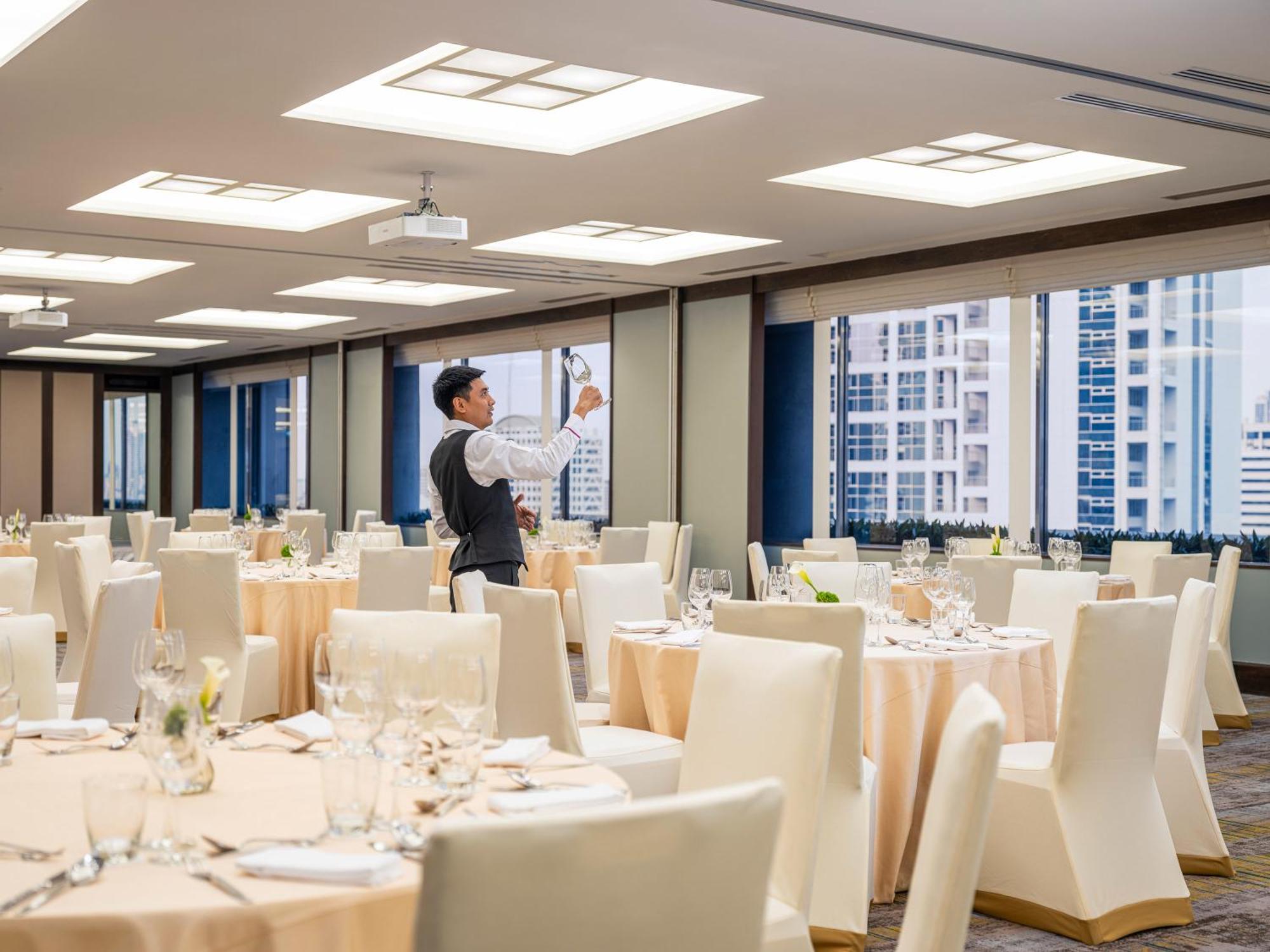 Crowne Plaza Bangkok Lumpini Park By Ihg Hotel Exterior photo