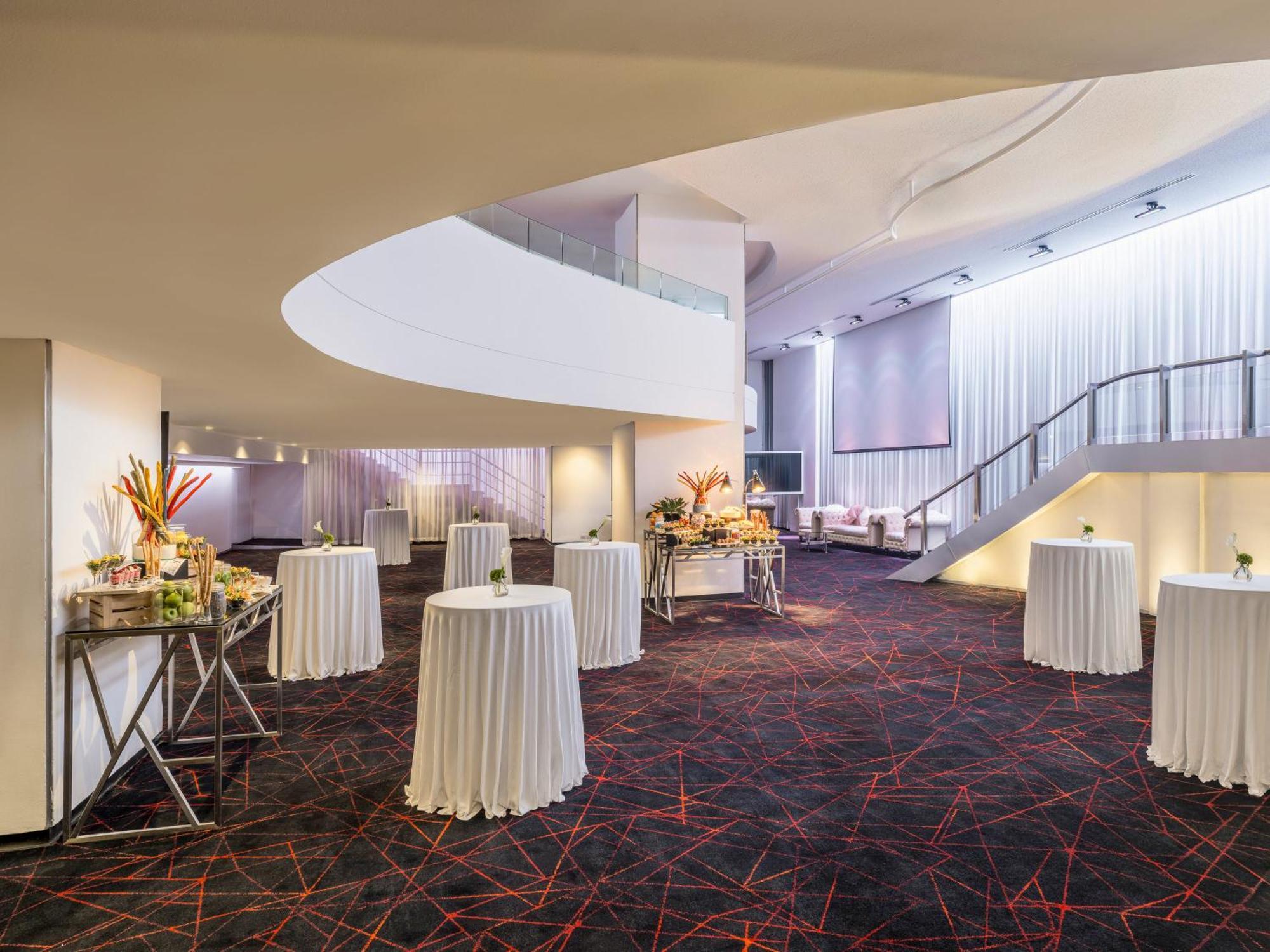 Crowne Plaza Bangkok Lumpini Park By Ihg Hotel Exterior photo
