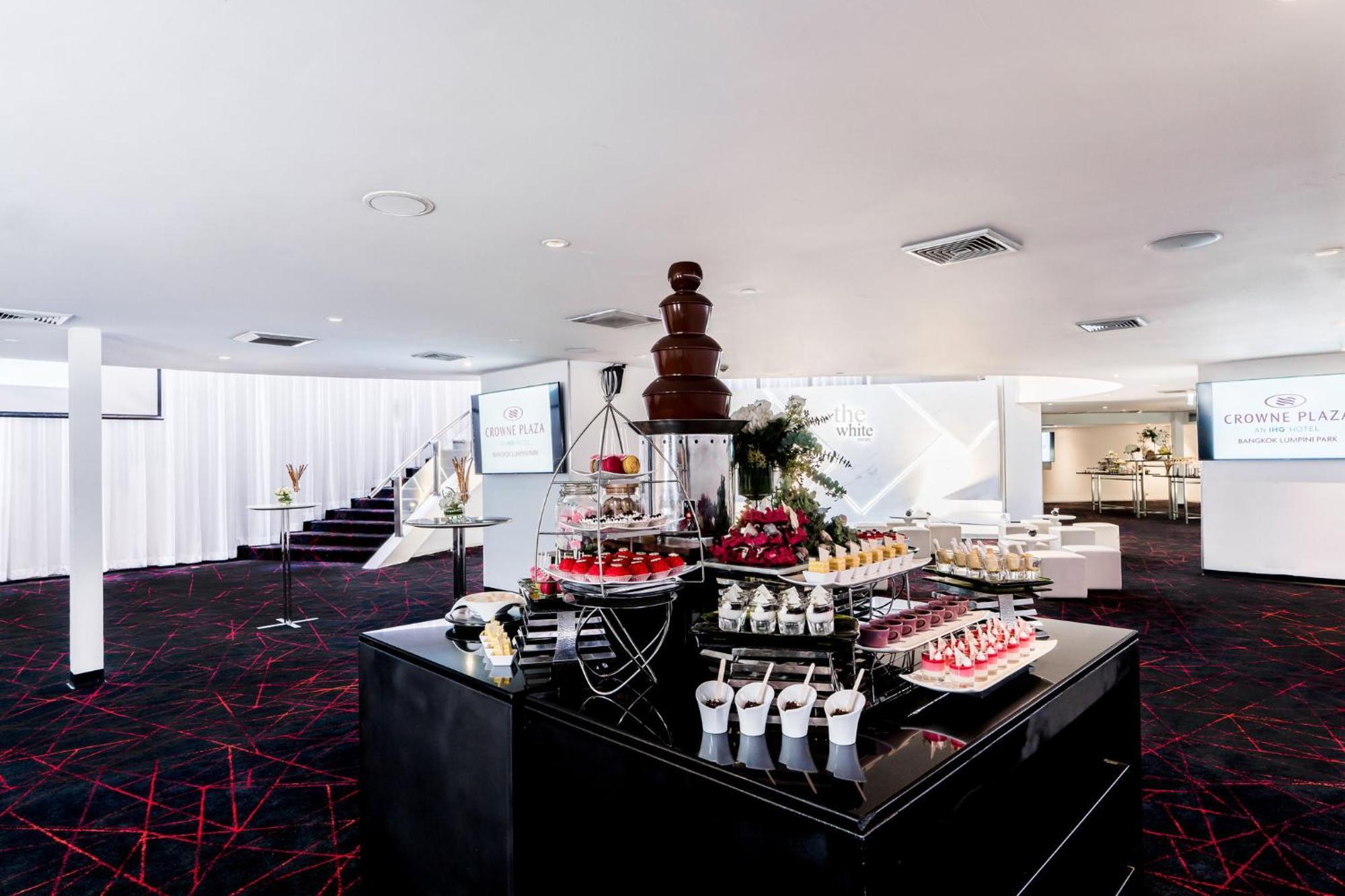 Crowne Plaza Bangkok Lumpini Park By Ihg Hotel Exterior photo