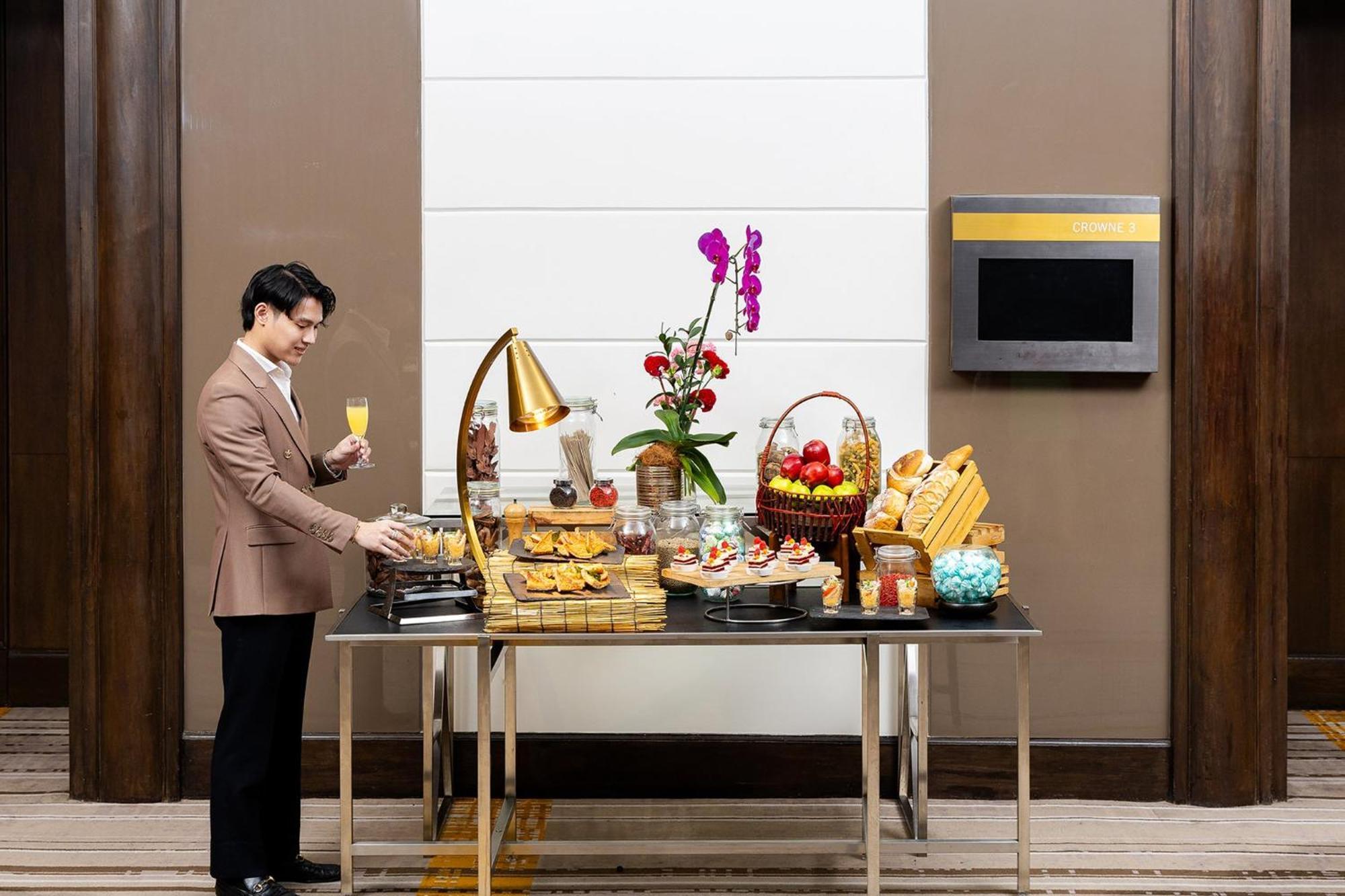 Crowne Plaza Bangkok Lumpini Park By Ihg Hotel Exterior photo