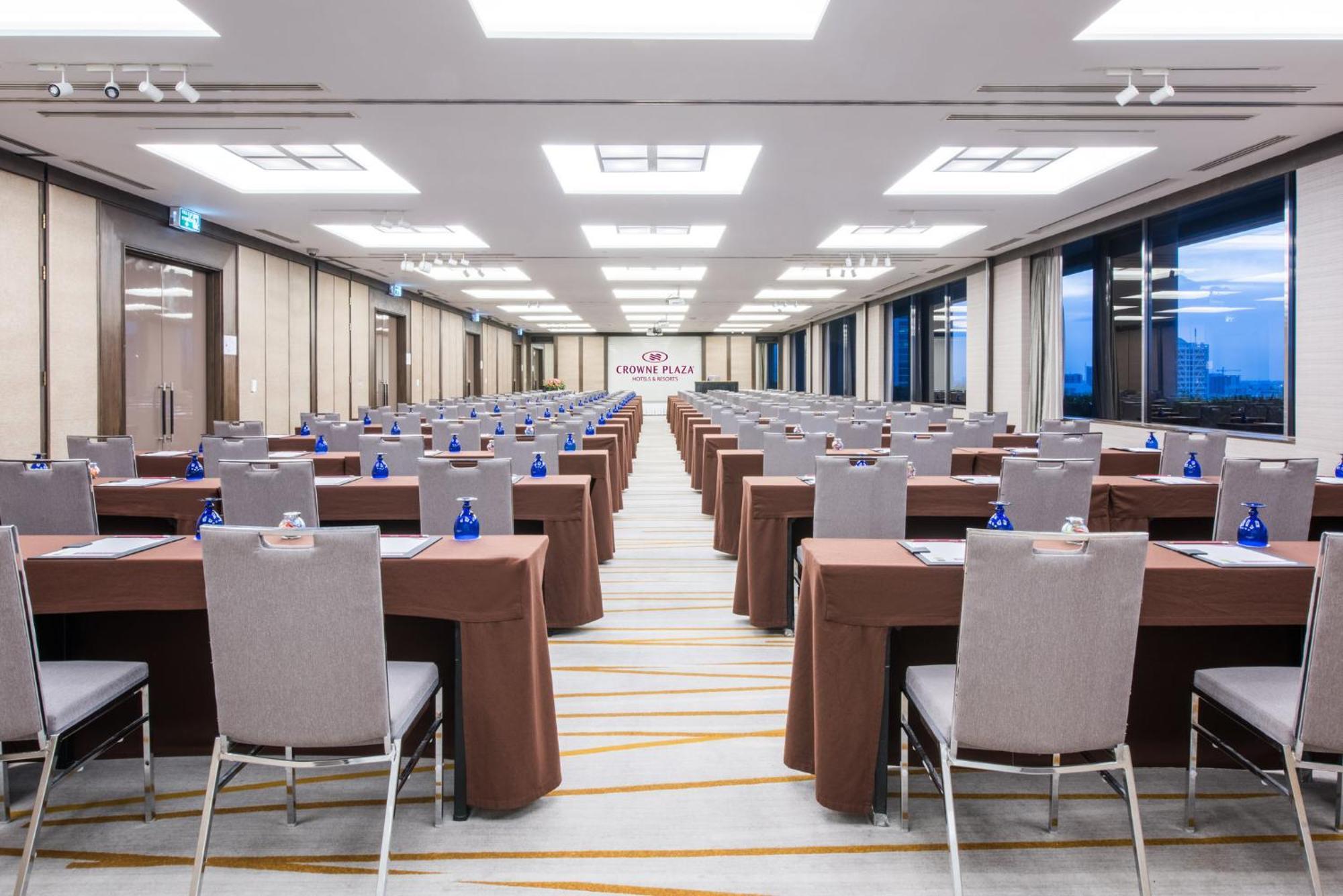 Crowne Plaza Bangkok Lumpini Park By Ihg Hotel Exterior photo